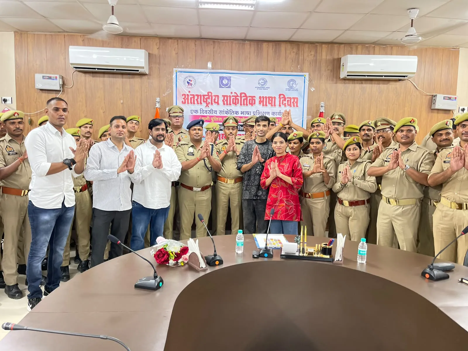 Police sign language training 23 September International Day of Sign Languages